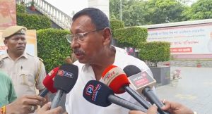 প্ৰাক্তন ৰে’ল ৰাজ্য মন্ত্ৰী ৰাজেন গোহাঁইৰ বিজেপি ত্যাগ