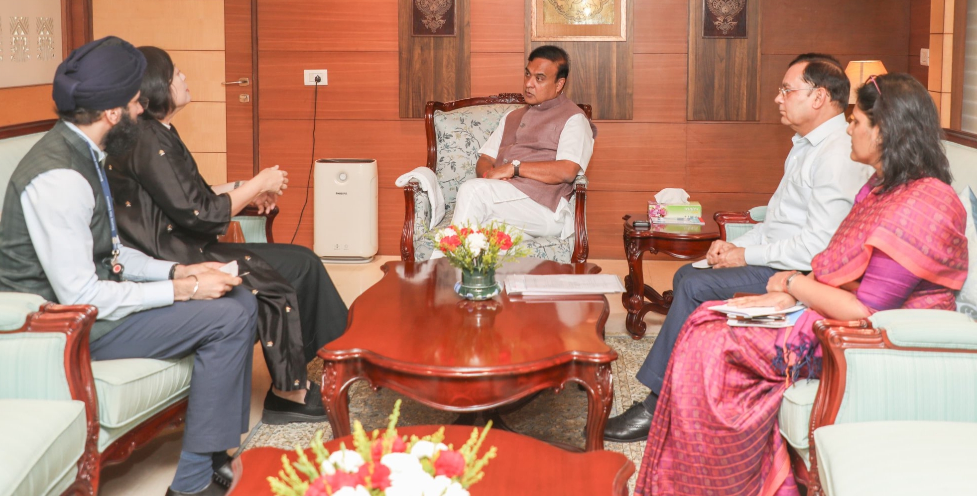 নতুন দিল্লীত ছিংগাপুৰৰ উচ্চায়ুক্তৰ সৈতে মুখ্যমন্ত্রী ড০ হিমন্ত বিশ্ব শর্মাৰ