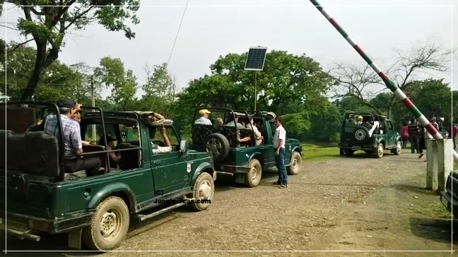 কাজিৰঙা ৰাষ্ট্ৰীয় উদ্যানত পৰ্য্যটকৰ বাবে জীপ চাফাৰী মুকলি
