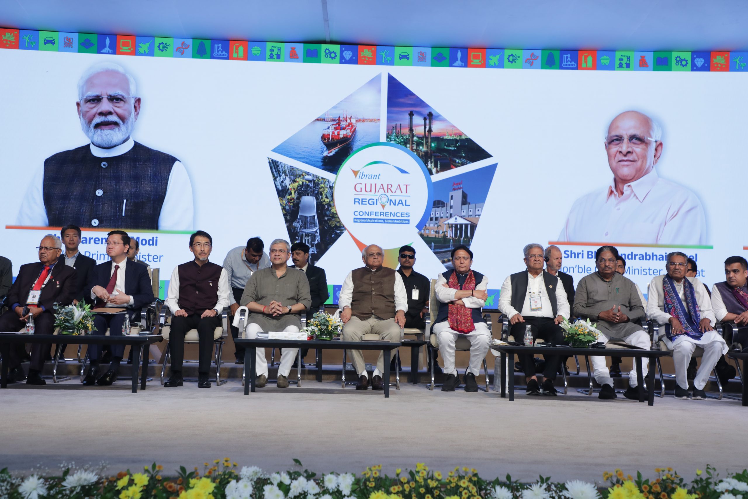 ગુજરાતના મહેસાણામાં યોજાયેલા પ્રથમ વાઇબ્રન્ટ ગુજરાત પ્રાદેશિક સમિટમાં એક હજાર 200થી વધુ એમઓયુ પર હસ્તાક્ષર થયા.