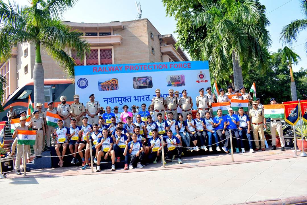 आरपीएफ ने दिल्ली हाफ मैराथन 2025 में लिया भाग