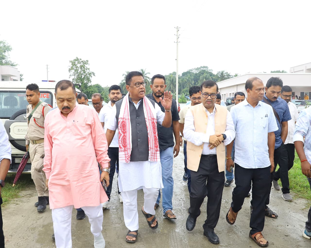 বজালীৰ ভট্টদেৱ বিশ্ববিদ্যালয়ৰ নৱনিৰ্মিত চৌহদ পৰিদৰ্শন শিক্ষামন্ত্রী ডাঃ ৰণোজ পেগুৰ