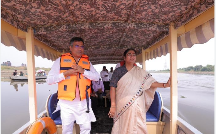 सीएम रेखा गुप्ता ने यमुना किनारे छठ घाटों का किया निरीक्षण