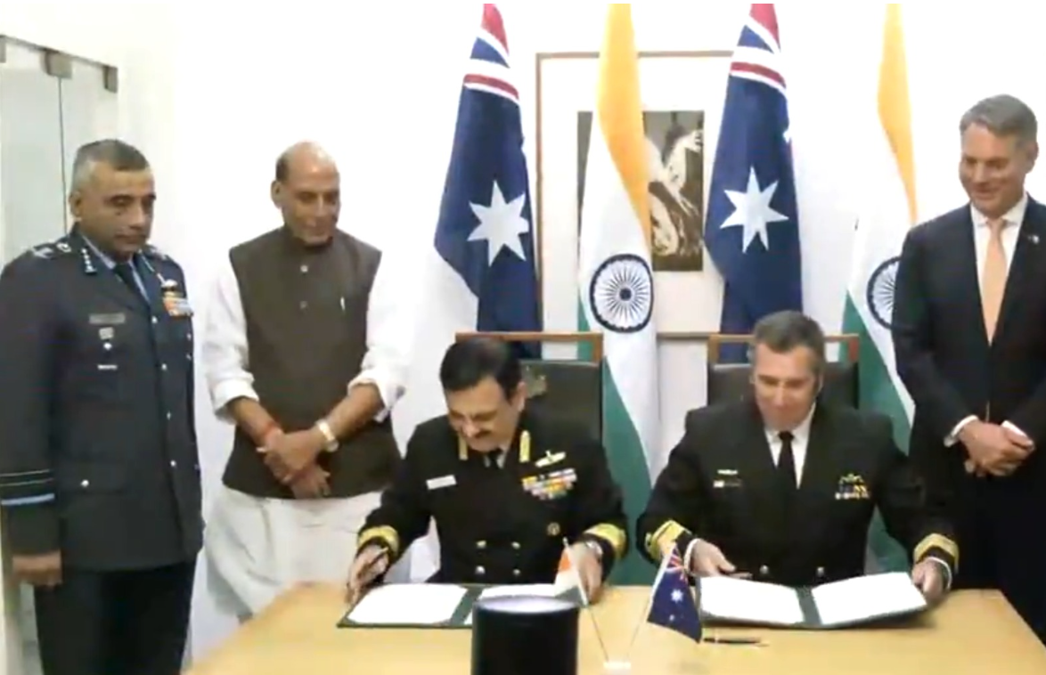 भारत और ऑस्ट्रेलिया ने सशस्त्र बलों के बीच परिचालन साझेदारी को मज़बूत करने के लिए महत्वपूर्ण रक्षा समझौतों पर हस्ताक्षर किए
