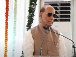 रक्षा मंत्री राजनाथ सिंह ने हिन्‍दुस्‍तान एयरोनॉटिक्‍स लिमिटेड की नासिक उत्‍पादन इकाई में बने पहले तेजस एलसीए एमके 1ए लडा़कू जेट विमान का अनावरण किया