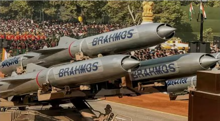 প্রতিরক্ষা মন্ত্রী রাজনাথ সিং এবং উত্তরপ্রদেশের মুখ্যমন্ত্রী যোগী আদিত্যনাথ আজ লখনউয়ের ব্রহ্মোস অ্যারোস্পেস ইউনিটে নির্মিত ব্রহ্মোস ক্ষেপণাস্ত্রের প্রথম ব্যাচের উদ্বোধন করবেন।