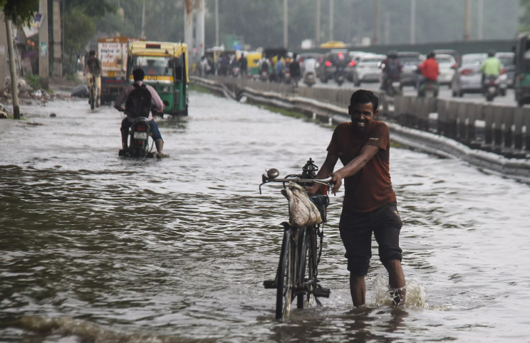 Heavy Rains Lash Puducherry, Trigger Waterlogging and Disrupt Daily Life