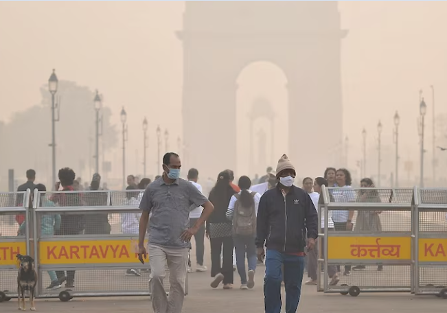 Delhi-NCR Air Quality Deteriorates to ‘Very Poor’ with AQI at 322; Severe Pollution in Anand Vihar at 430
