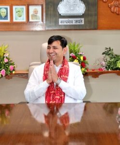 રાજકક્ષાના મંત્રી તરીકેનો પદભાર સંભળતા પ્રવિણ માળીએ કહ્યું કે, શુન્ય કાર્બન ઉત્સર્જન માટેના પ્રયાસો હાથ ધરાશે રાજકક્ષાના મંત્રી તરીકેનો પદભાર સંભળતા પ્રવિણ માળીએ કહ્યું કે, શુન્ય કાર્બન ઉત્સર્જન માટેના પ્રયાસો હાથ ધરાશે
