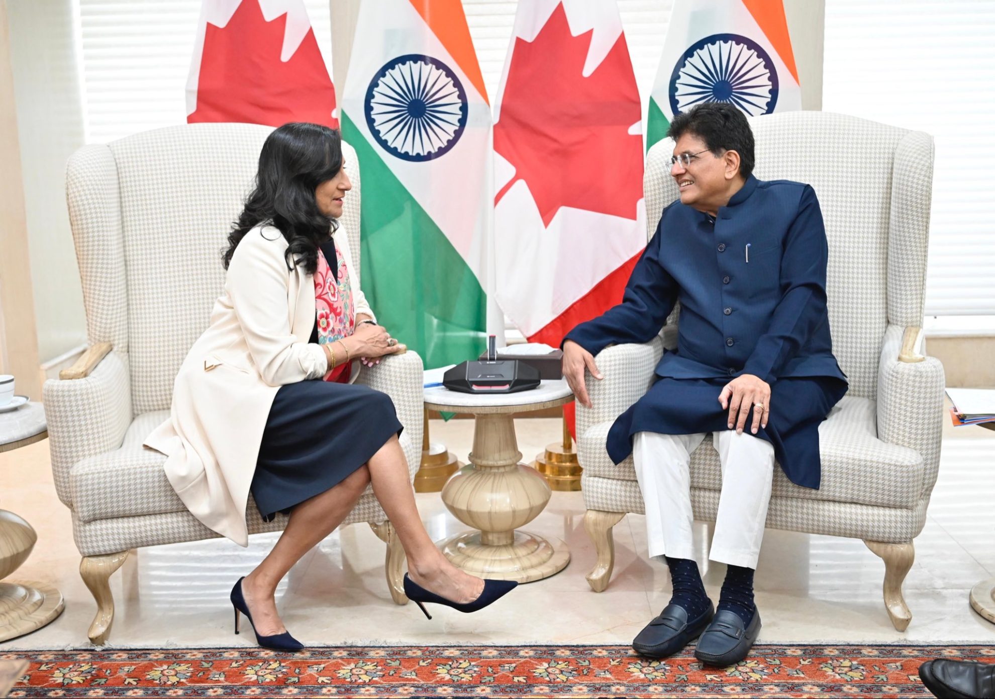 उद्योग मंत्री पीयूष गोयल ने नई दिल्ली के वाणिज्‍य भवन में कनाडा की विदेश मंत्री अनीता आनंद का स्‍वागत किया