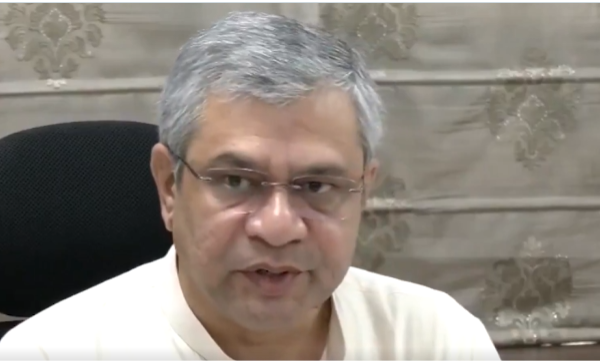 বৈদ্যুতিন সামগ্রী উৎপাদন আঁচনিখন ঘৰুৱা বিনিয়োগকাৰীৰ লগতে আন্তঃৰাষ্ট্ৰীয় বিনিয়োগকাৰীৰ পৰাও অভূতপূৰ্ব সঁহাৰি লাভ কৰিছেঃ অশ্বিনী বৈষ্ণৱ