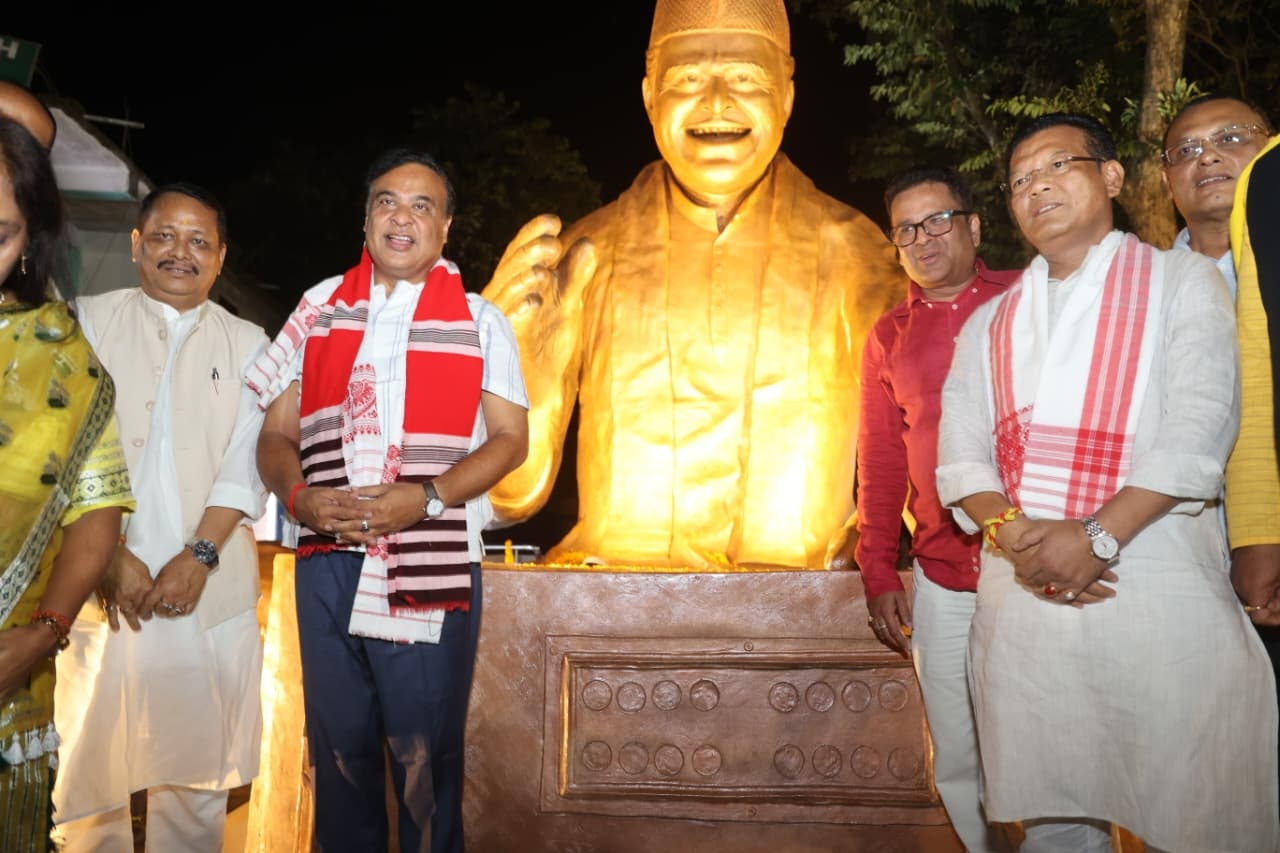 উত্তৰ লখিমপুৰৰ খেলমাটিত ড° ভূপেন হাজৰিকাৰ এটা ১৭ ফুট উচ্চতাৰ প্ৰতিমূৰ্তি উন্মোচন