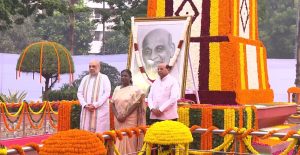 રાષ્ટ્રપતિ દ્રૌપદી મુર્મુએ સરદાર સાહેબને શ્રધ્ધાંજલી અર્પીને તેમને રાષ્ટ્ર નિર્માતા ગણાવ્યાં રાષ્ટ્રપતિ દ્રૌપદી મુર્મુએ સરદાર સાહેબને શ્રધ્ધાંજલી અર્પીને તેમને રાષ્ટ્ર નિર્માતા ગણાવ્યાં