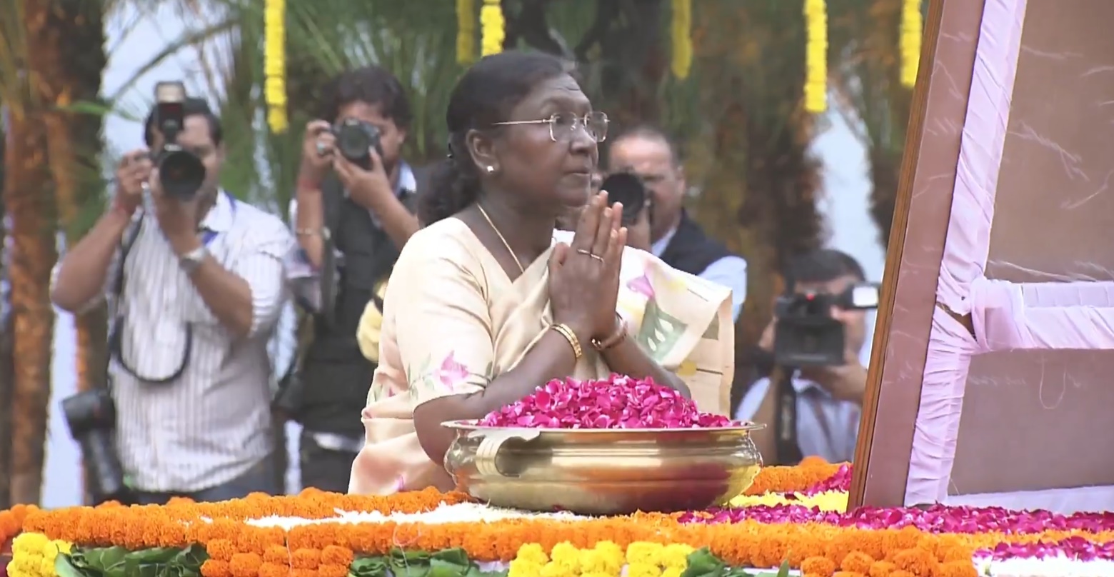 President Droupadi Murmu Pays Floral Tributes to Sardar Vallabhbhai Patel