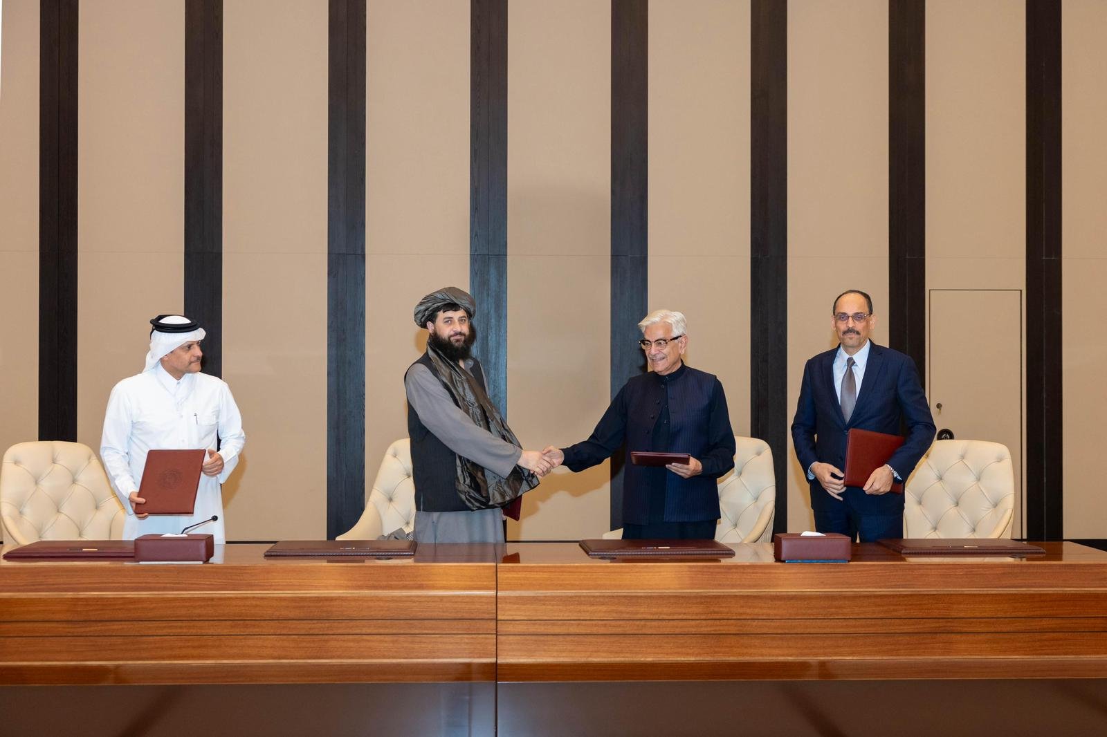 پاکستان اور افغانستان نے دوحہ میں مذاکرات کے بعد فوری جنگ بندی سے اتفاق کرلیا ہے
