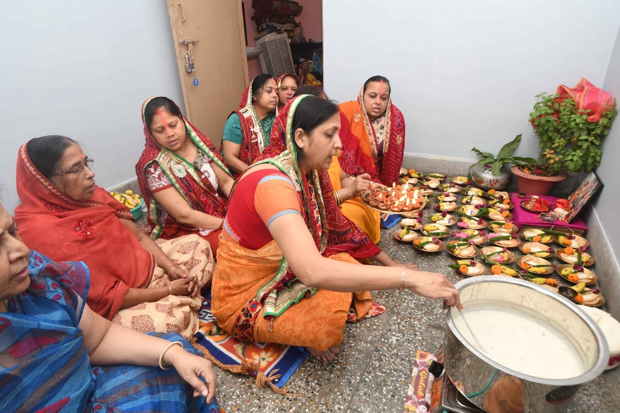 ৰাজ্যৰ বিভিন্ন প্ৰান্তত আজি ষট্ পূজা পালন, জনসাধাৰণলৈ ৰাজ্যপাল লক্ষ্মণ প্ৰসাদ আচার্যৰশুভেচ্ছা জ্ঞাপন