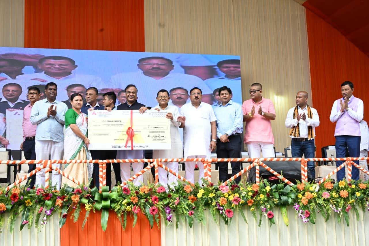 মুখ্যমন্ত্রী উদ্যমিতা অভিযানৰ অধীনত ১৪, ০২৫ গৰাকী হিতাধিকাৰীক চেক প্ৰদান