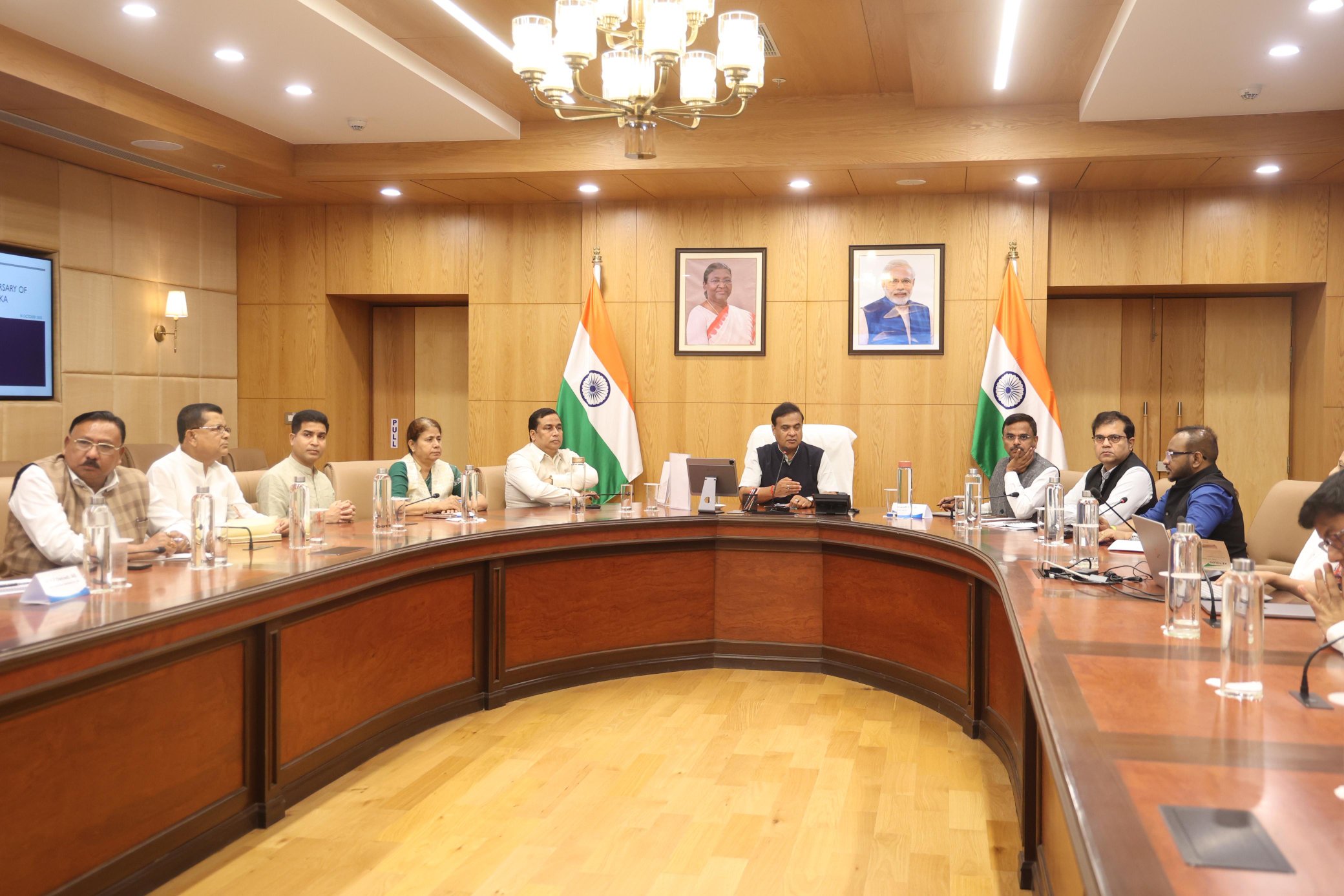 সুধাকণ্ঠৰ মৃত্যুবার্ষিকী পালনৰ প্ৰস্তুতি পর্যালোচনাৰ বাবে জিলা আয়ুক্তসকলৰ সৈতে মুখ্যমন্ত্রী ড° হিমন্ত বিশ্ব শৰ্মাৰ বৈঠক