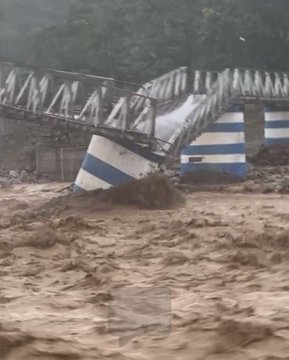 রাতভর বৃষ্টিতে দার্জিলিং-এর মিরিক ও সুখিয়ায় ২০ জনের মৃত্যু