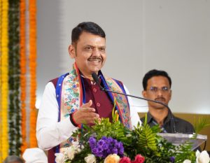 रिध्दपूर इथं जागतिक कीर्तीचं मराठी भाषा विद्यापीठ उभारणार-मुख्यमंत्र्यांची ग्वाही रिध्दपूर इथं जागतिक कीर्तीचं मराठी भाषा विद्यापीठ उभारणार-मुख्यमंत्र्यांची ग्वाही