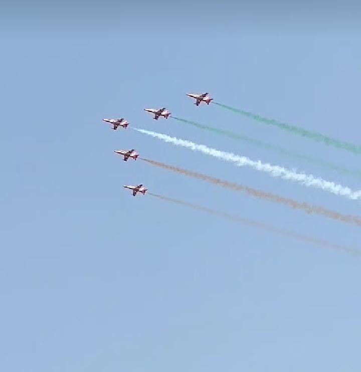 મહેસાણા એરોડ્રામ ખાતે ભારતીય હવાઈ દળની સૂર્યકિરણ એરોબેટિક ટીમ દ્વારા ભવ્ય એર શો યોજાયો.