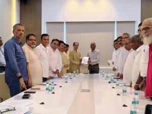 मविआतर्फे मुख्य निवडणूक अधिकाऱ्यांना विविध मागण्यांचं निवेदन