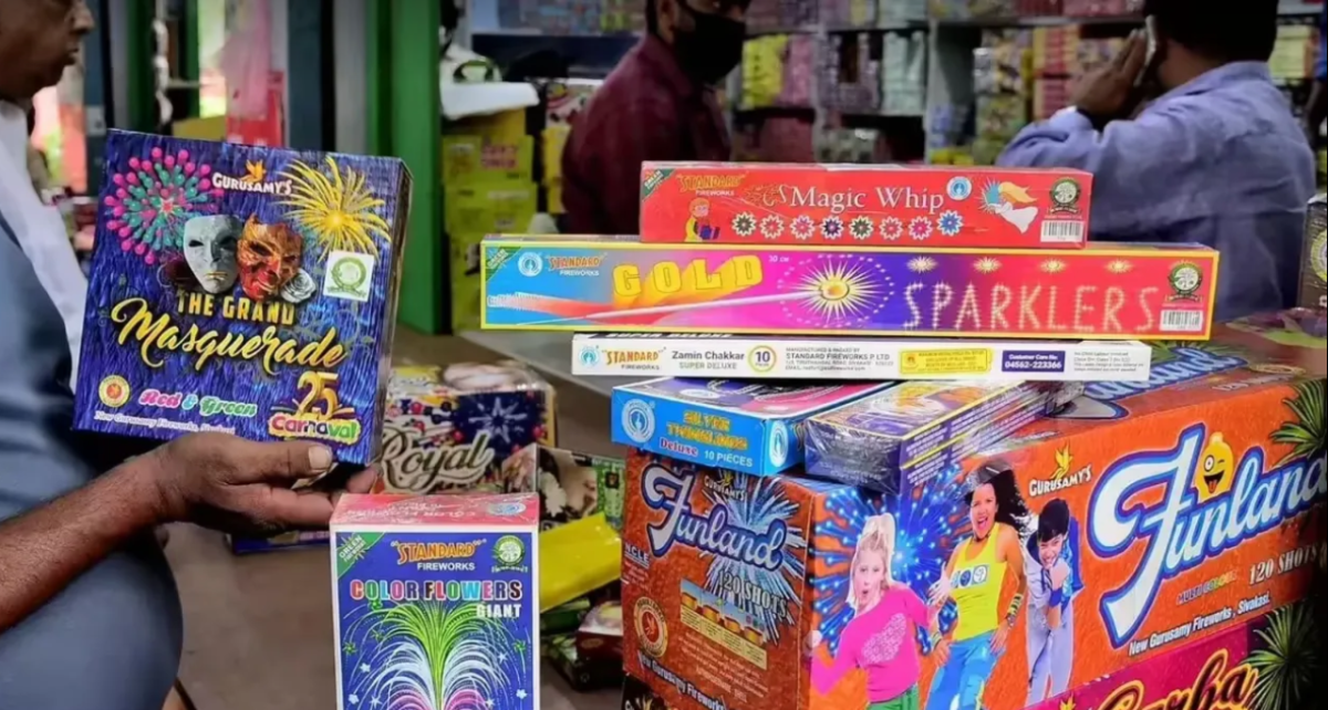 Delhi Government Welcomes SC’s Decision For Granting Permission to Green Firecrackers