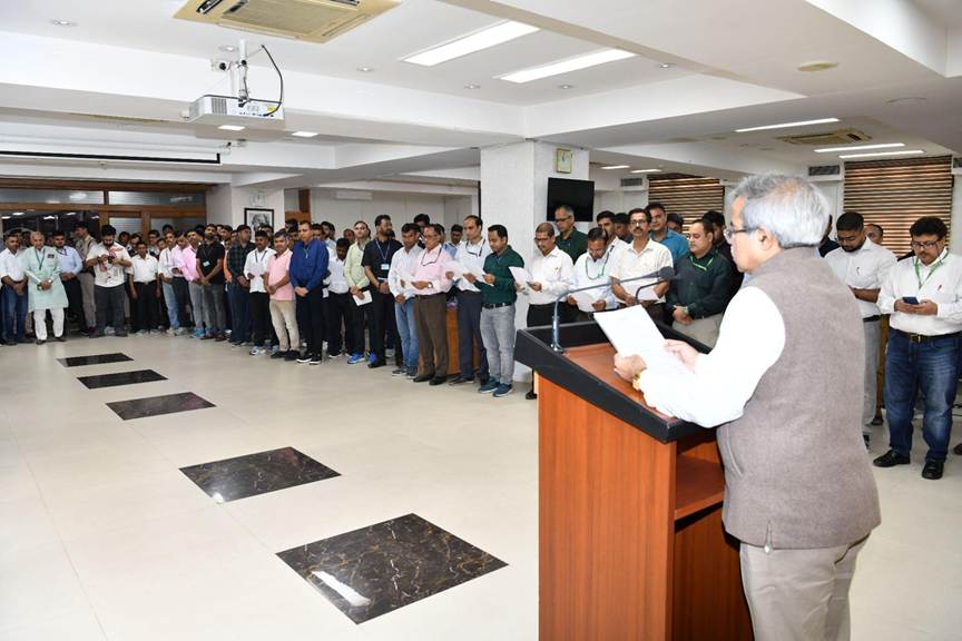 Railway Officers Take Pledge for Honesty and Transparency on Vigilance Awareness Week