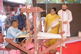 राष्ट्रीय राजधानी स्थित आई.एन.ए. दिल्ली हाट में विशेष खादी प्रदर्शनी का आयोजन