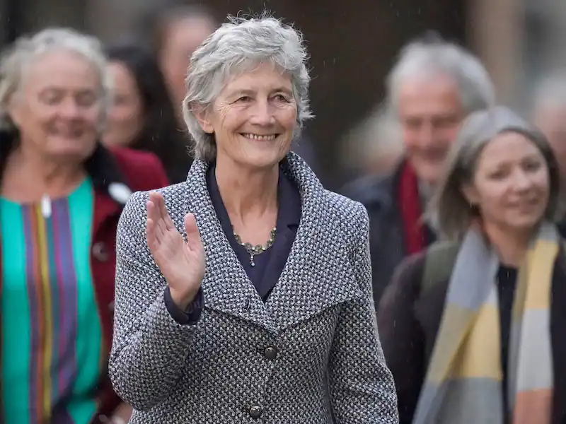 कैथरीन कोनोली आयरलैंड की 10वीं राष्ट्रपति चुनी गई