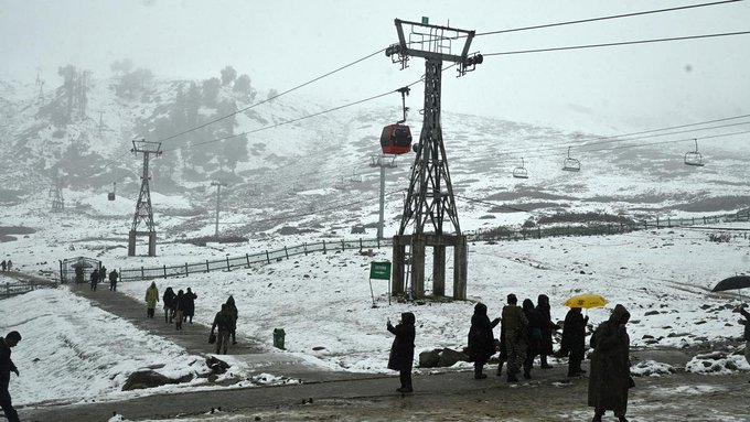 Fresh Snowfall in Upper Reaches of J&K; Srinagar Records 12.5°C