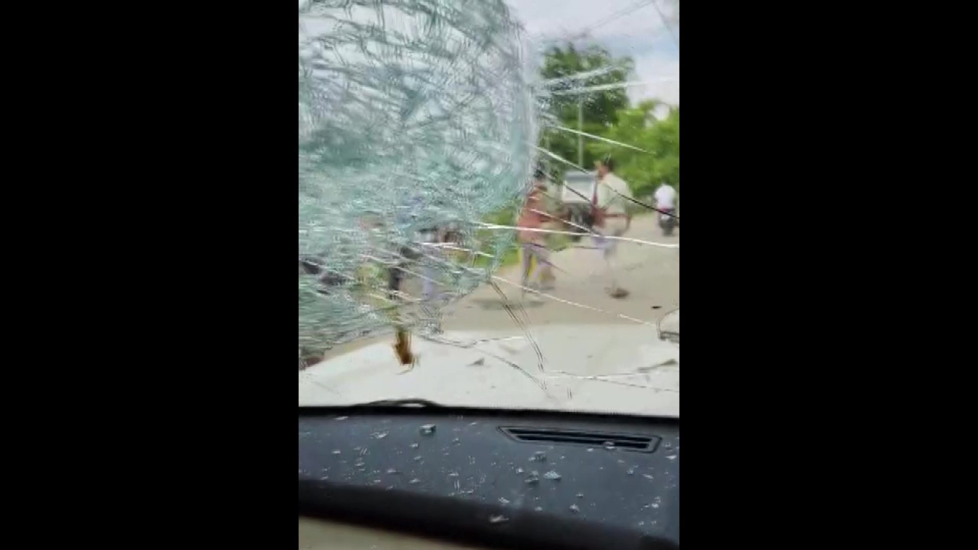 पश्चिम बंगाल में भाजपा विधायक और सांसद पर नागराकाटा में हमला