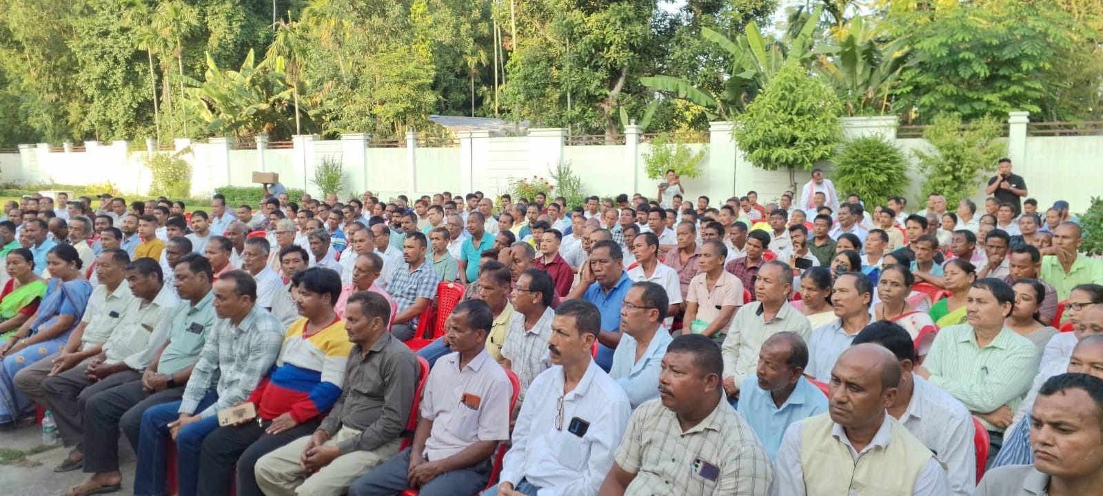 ঢকুৱাখনা সমজিলাৰ সুলভ মূল্যৰ ব্যৱসায়ীসকলৰ বিভিন্ন সমস্যা সম্পৰ্কত আলোচনা সভা