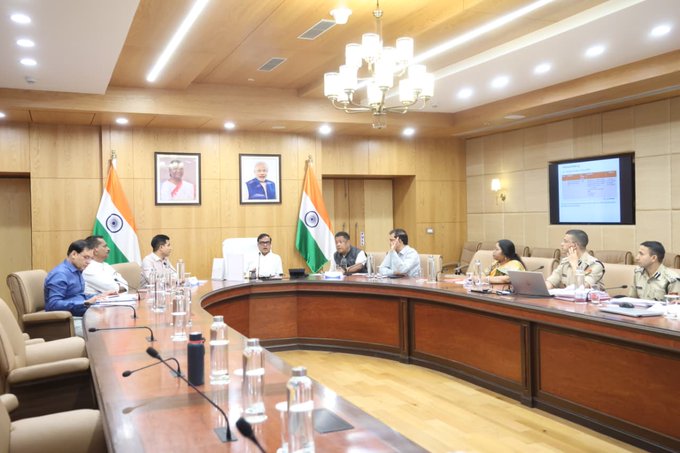 গৃহৰক্ষী আৰু নাগৰিক সুৰক্ষা শক্তিশালীকৰণৰ উদ্দেশ্যে লোকসেৱা ভৱনত মুখ্যমন্ত্ৰীৰ বৈঠক