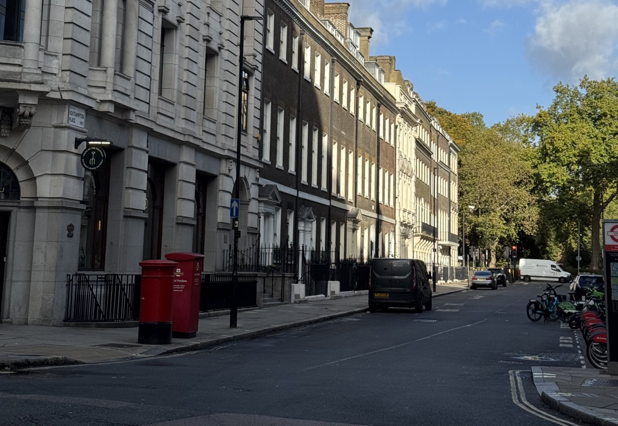 UK: Nearly 500 people arrested in central London