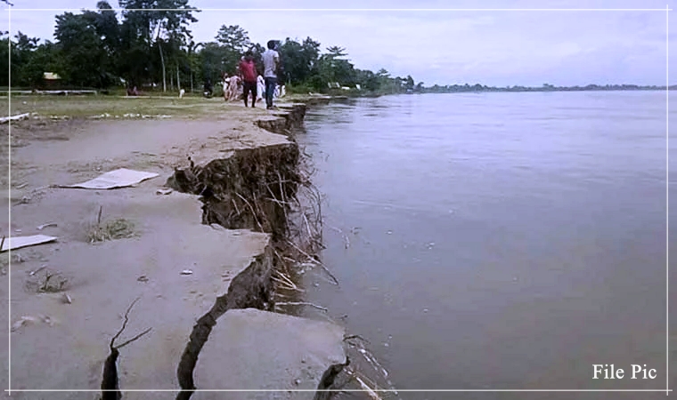 ডিব্ৰুগড়ত ব্ৰহ্মপুত্ৰৰ খহনীয়াই ভাবুকিৰ সৃষ্টি কৰিছে