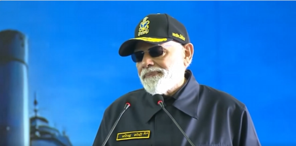 PM Modi Celebrates Diwali Aboard INS Vikrant, Hails Armed Forces for Operation Sindoor Success