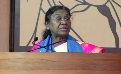 ગૂજરાત વિદ્યાપીઠના પદવીદાન સમારંભરમાં રાષ્ટ્રપતિ દ્રૌપદી મુર્મુએ જણાવ્યું કે વિકસિત અને આત્મનિર્ભર રાષ્ટ્ર બનાવવું એ આજે આપણી ટોચની પ્રાથમિકતા છે.