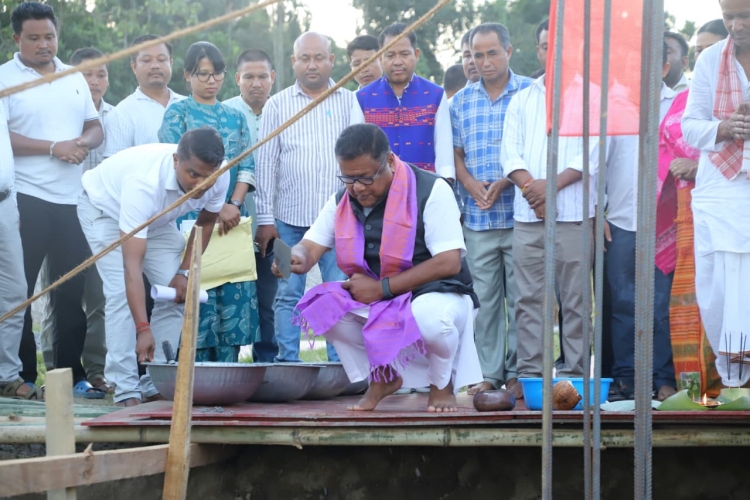 শিক্ষা মন্ত্রী ডাঃ ৰণোজ পেগুৰ ধেমাজি ঔদ্যোগিক প্রশিক্ষণ কেন্দ্রত এটা ছাত্রাবাসৰ শিলান্যাস