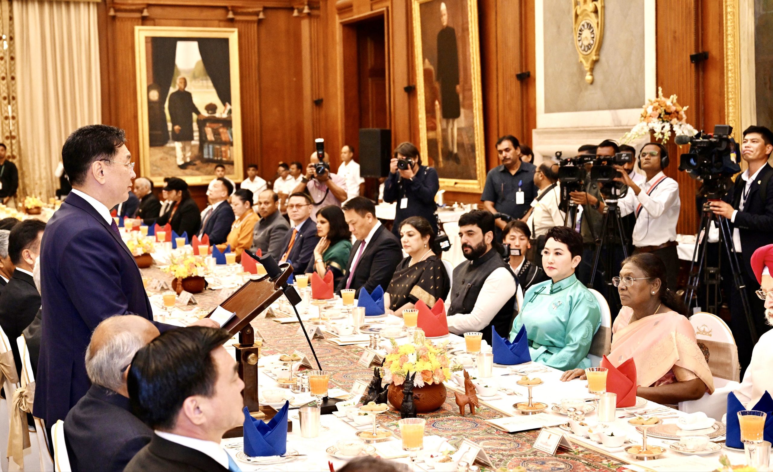 राष्ट्रपति द्रौपदी मुर्मु ने संयुक्त राष्ट्र सैन्य योगदानकर्ता देशों के सेना प्रमुखों और उप प्रमुखों से की मुलाकात