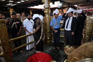 President Droupadi Murmu Offers Prayers at Sabarimala Hill Shrine in Kerala