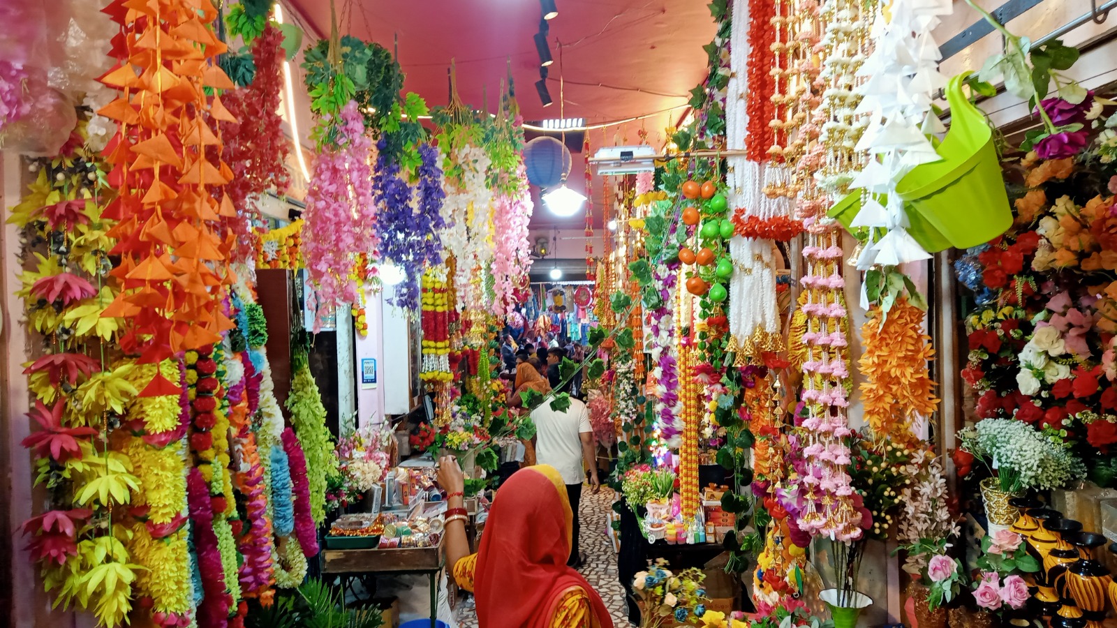 India’s Retail Sector Hits Record Festive Sales of ₹5.4 Lakh Crore in Goods, ₹65,000 Crore in Services