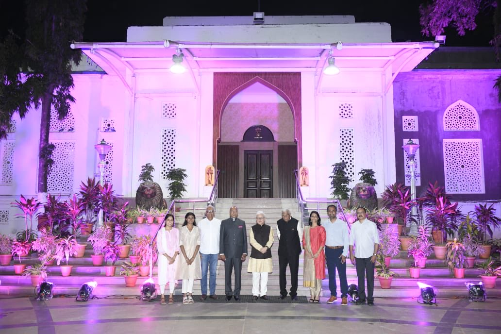 अंतर्राष्ट्रीय स्तन कैंसर जागरूकता माह पर तेलंगाना राजभवन को छठे वर्ष गुलाबी रंग से किया गया रौशन