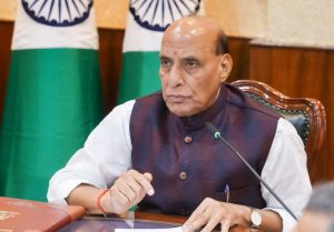 وزیر دفاع راجناتھ سنگھ نے سابق فوجیوں اور اُن کے زیرکفالت افراد کیلئے مالی مدد میں سوفیصد اضافہ کرنے کی منظوری دی ہے