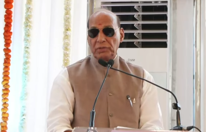 প্রতিরক্ষা মন্ত্রী রাজনাথ সিং বলেছেন, সুখোই-থার্টি, LCA HTT-40 বিমানের যাত্রা, প্রতিরক্ষা ক্ষেত্রে দেশের আত্মনির্ভরতাকেই তুলে ধরেছে