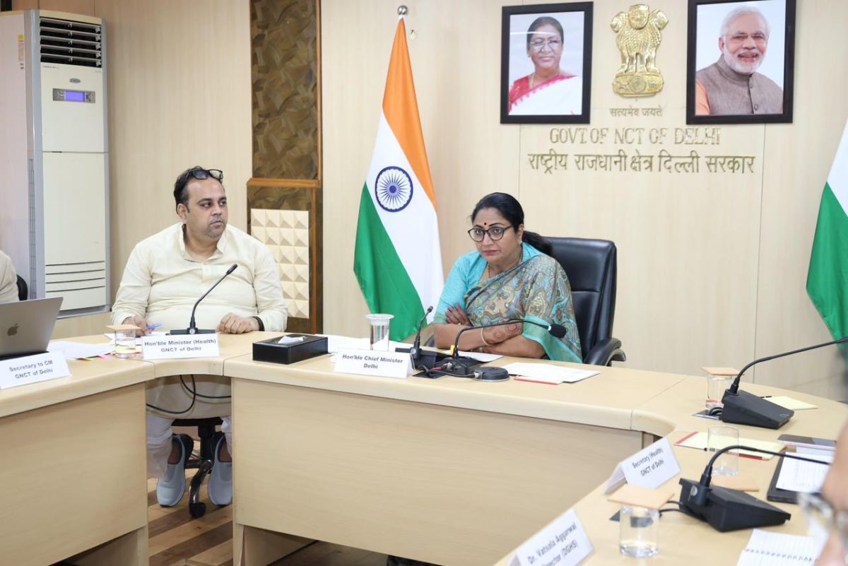 দিল্লির মুখ্যমন্ত্রী রেখা গুপ্তা বলেছেন, সরকারি হাসপাতালগুলিতে প্রায় ৯০ শতাংশ ওষুধ পাওয়া যাচ্ছে এবং সমস্ত ভেন্টিলেটর সম্পূর্ণরূপে সক্রিয় রয়েছে