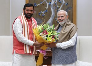 Haryana CM Nayab Saini Meets PM Modi, Presents Maa Durga Statue on Maha Navami
