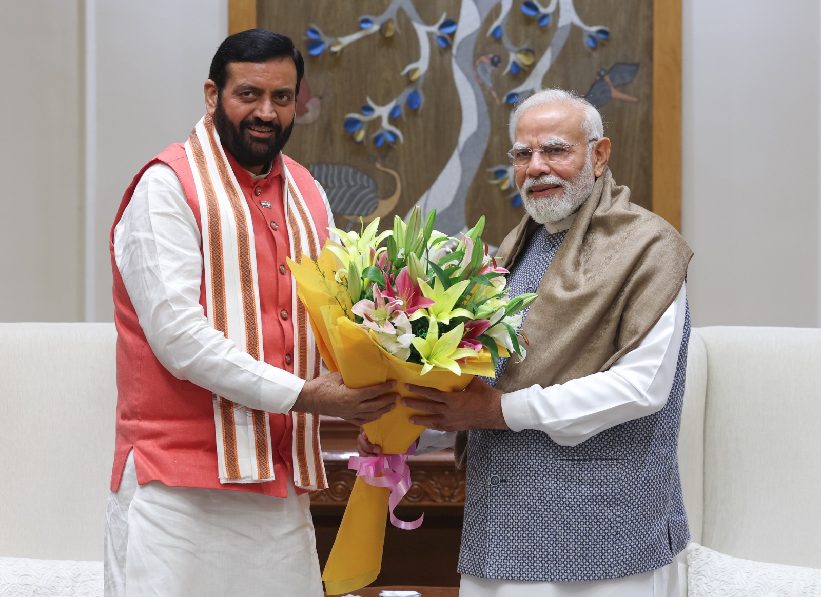 Haryana CM Nayab Saini Meets PM Modi, Presents Maa Durga Statue on Maha Navami