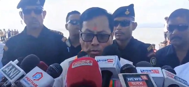 ডিব্ৰুগড়ত ব্ৰহ্মপুত্ৰৰ খহনীয়াৰ কবলত পৰা অঞ্চল পৰিদৰ্শন সৰ্বানন্দ সোণোৱালৰ