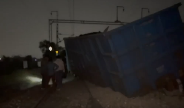 12 Wagons of Goods Train Derail Between Vrindawan and Aajhai on Agra-Delhi Route